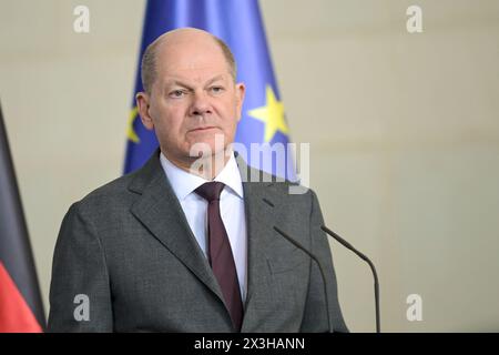 Berlino, Germania 26. Aprile 2024: Pressestatements von Bundeskanzler Scholz und NATO-Generalsekretär Stoltenberg - 26.04.2024 IM Bild: Bundeskanzler Olaf Scholz SPD *** Berlino, Germania 26 aprile 2024 comunicati stampa del Cancelliere federale Scholz e del Segretario generale della NATO Stoltenberg 26 04 2024 nella foto Cancelliere federale Olaf Scholz SPD Copyright: XFotostandx/xReuhlx Foto Stock