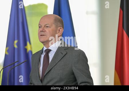 Berlino, Germania 26. Aprile 2024: Pressestatements von Bundeskanzler Scholz und NATO-Generalsekretär Stoltenberg - 26.04.2024 IM Bild: Bundeskanzler Olaf Scholz SPD *** Berlino, Germania 26 aprile 2024 comunicati stampa del Cancelliere federale Scholz e del Segretario generale della NATO Stoltenberg 26 04 2024 nella foto Cancelliere federale Olaf Scholz SPD Copyright: XFotostandx/xReuhlx Foto Stock