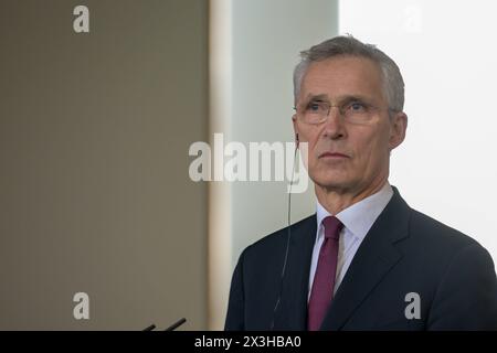 Berlino, Germania 26. Aprile 2024: Pressestatements von Bundeskanzler Scholz und NATO-Generalsekretär Stoltenberg - 26.04.2024 IM Bild: Jens Stoltenberg, NATO-Generalsekretär *** Berlino, Germania 26 aprile 2024 comunicati stampa del Cancelliere federale Scholz e del Segretario generale della NATO Stoltenberg 26 04 2024 foto Jens Stoltenberg, Segretario generale della NATO Copyright: XFotostandx/xReuhlx Foto Stock