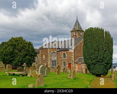 Uno degli edifici più antichi di Tayport è l'Auld Kirk in disuso con la sua Torre dell'Orologio pendente. Fa parte del Tayport Heritage Trail. Foto Stock