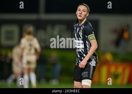 Marcinelle, Belgio. 26 aprile 2024. Perrine Balant (9) di Charleroi nella foto durante una partita di calcio femminile tra lo Sporting du Pays de Charleroi e il KV Mechelen nella 5a partita dei play-off nella stagione 2023 - 2024 del belga lotto Womens Super League, sabato 26 aprile 2024 a Marcinelle, BELGIO. Crediti: Sportpix/Alamy Live News Foto Stock