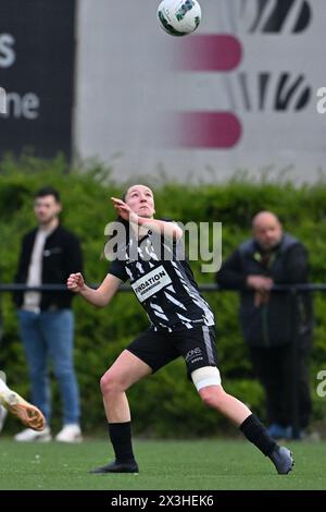Marcinelle, Belgio. 26 aprile 2024. Perrine Balant (9) di Charleroi nella foto durante una partita di calcio femminile tra lo Sporting du Pays de Charleroi e il KV Mechelen nella 5a partita dei play-off nella stagione 2023 - 2024 del belga lotto Womens Super League, sabato 26 aprile 2024 a Marcinelle, BELGIO. Crediti: Sportpix/Alamy Live News Foto Stock