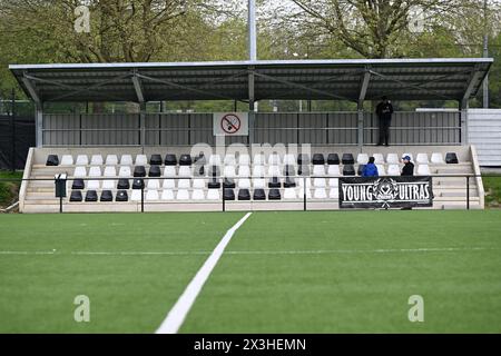 Marcinelle, Belgio. 26 aprile 2024. Immagine che mostra gli stand/tribune davanti ad una partita di calcio femminile tra lo Sporting du Pays de Charleroi e il KV Mechelen nella quinta partita dei play-off della stagione 2023 - 2024 della belga lotto Womens Super League, sabato 26 aprile 2024 a Marcinelle, BELGIO . Crediti: Sportpix/Alamy Live News Foto Stock