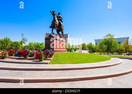 Tashkent, Uzbekistan - 11 aprile 2021: Monumento e piazza Amir Timur nel centro della città di Tashkent in Uzbekistan Foto Stock