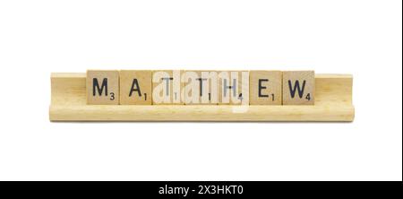 Miami, Florida 4-18-24 il nome di MATTHEW, famoso bambino, è realizzato con piastrelle di legno quadrate, lettere dell'alfabeto inglese con colore naturale e granulosità su un legno Foto Stock