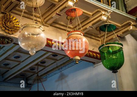 La Jews Street è tra le località storicamente più rilevanti di Fort Kochi. La sinagoga più antica del Commonwealth, fu costruita nel 1568. Foto Stock