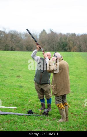 Uomo fagiani di ripresa Foto Stock