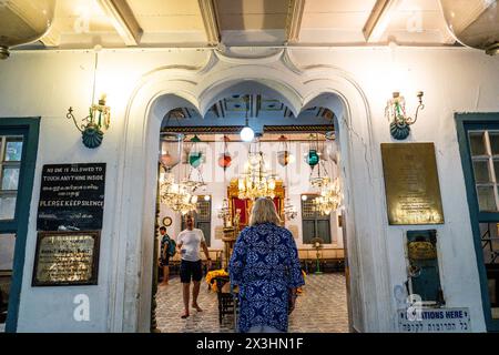 La Jews Street è tra le località storicamente più rilevanti di Fort Kochi. La sinagoga più antica del Commonwealth, fu costruita nel 1568. Foto Stock