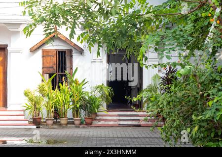 La Jews Street è tra le località storicamente più rilevanti di Fort Kochi. La sinagoga più antica del Commonwealth, fu costruita nel 1568. Foto Stock