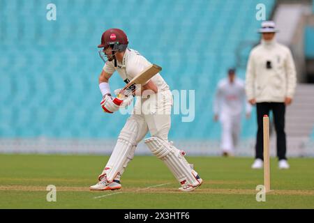 Londra. 27 aprile 2024. Rory Burns (17 Surrey Captain) in azione durante il secondo giorno del match della County Championship Division One tra Surrey e Hampshire al Kia Oval. Crediti: Matthew Starling / Alamy Live News Foto Stock