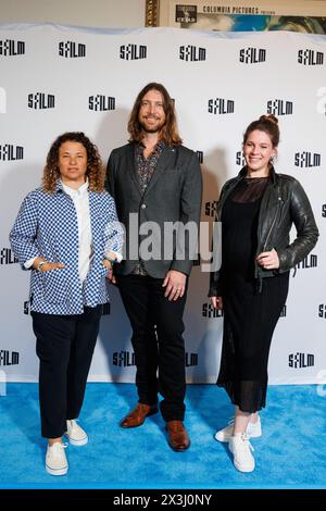 San Francisco, Stati Uniti. 26 aprile 2024. I produttori di “Mountain Queen: The Summits of Lhakpa Sherpa” Dalia Burde, Christopher Newman e Miranda Sherman posano per un ritratto sul tappeto blu per il 67° San Francisco International Film Festival al Letterman Digital Arts Center di San Francisco, CA, il 26 aprile 2024. (Foto di Juliana Yamada/Sipa USA) credito: SIPA USA/Alamy Live News Foto Stock