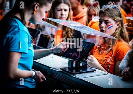 BREDA - visitatori del Festival durante la festa del King's Day di radio 538 a Chasseveld. Era la nona volta che 538 celebravano la festa a Breda. ANP LEVIN DEN BOER netherlands Out - belgio Out crediti: ANP/Alamy Live News Foto Stock