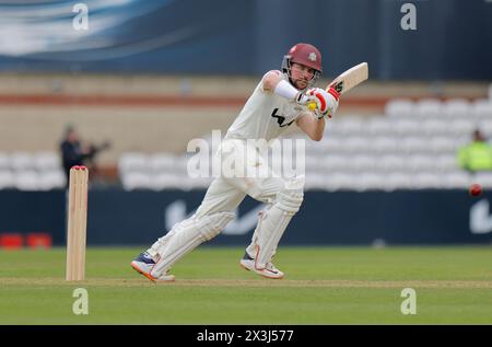 Londra. 27 aprile 2024. Rory Burns (17 Surrey Captain) batte 100 Not Out durante il secondo giorno della partita County Championship Division One tra Surrey e Hampshire al Kia Oval. Crediti: Matthew Starling / Alamy Live News Foto Stock