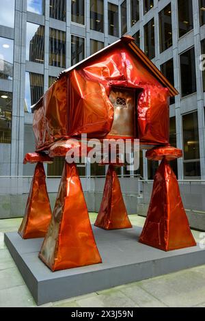 The Granary di Jesse Pollock, scultura in metallo arancione brillante, Bishopsgate, City of London Foto Stock