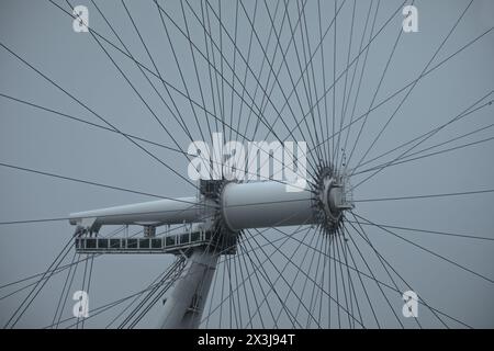 Londra, Regno Unito - 20 marzo 2023. Struttura metallica di una ruota panoramica chiamata London Eye a Londra, Inghilterra, Regno Unito Foto Stock