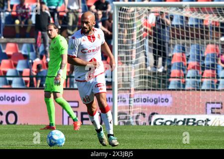 Cosenza, Italia. 27 aprile 2024. Partita di calcio italiano di serie B - Cosenza calcio vs SSC Bari Ahmad Benali durante la partita di calcio italiano di serie B allo stadio San Vito-Marulla il 27 aprile 2024 a Cosenza, Italia. Credito: Agenzia fotografica indipendente/Alamy Live News Foto Stock