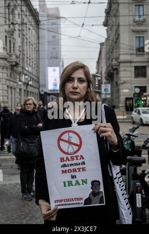 Milano, Italia. 27 aprile 2024. Presidio contro le esecuzioni in Iran, protesta contro l'esecuzione del rapper iraniano Tomaj condannato a morteMilano, Italia - Cronaca sabato, 27 aprile, 2024. (Foto di Marco Ottico/Lapresse) le vie di Milano via Ceresio Milano, Italia - News sabato 27 aprile 2024. (Foto di Marco otto/Lapresse) credito: LaPresse/Alamy Live News Foto Stock