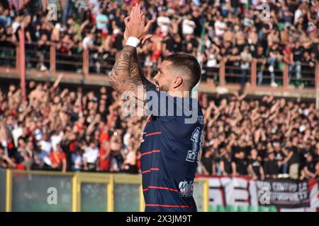 Cosenza, Italia. 27 aprile 2024. Partita di calcio italiano di serie B - Cosenza calcio vs SSC Bari Francesco forte durante la partita di calcio italiano di serie B allo stadio San Vito-Marulla il 27 aprile 2024 a Cosenza, Italia. Credito: Agenzia fotografica indipendente/Alamy Live News Foto Stock