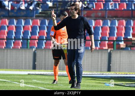 Cosenza, Italia. 27 aprile 2024. Partita di calcio italiano di serie B - Cosenza calcio vs SSC Bari William Viali durante la partita di calcio italiano di serie B allo stadio San Vito-Marulla il 27 aprile 2024 a Cosenza, Italia. Credito: Agenzia fotografica indipendente/Alamy Live News Foto Stock