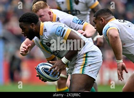 Twickenham, Regno Unito. 27 aprile 2024. Premiership Rugby. Harlequins V Northampton Saints. Stadio di Twickenham. Twickenham. Emmanuel Iyogun (Northampton) durante la partita di rugby Harlequins V Northampton Saints Gallagher Premiership. Il grande calcio d'inizio estivo. Crediti: Sport in foto/Alamy Live News Foto Stock