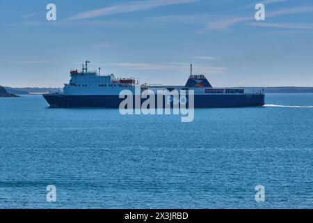 MS Norbay (P&o Ferries), arrivo a Milford Haven da Rosslare, visto da St Ann's Head, Pembrokeshire, Galles Foto Stock