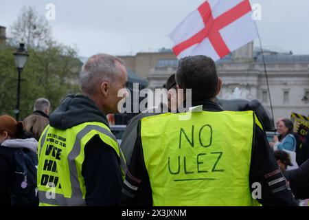 Londra, Regno Unito, 27 aprile 2024. Una protesta anti-ULEZ ha visto la partecipazione di attivisti di vari quartieri londinesi e candidati riformati del Regno Unito che protestavano contro la tassa giornaliera per gli automobilisti in veicoli inquinanti nella zona ampliata. Credito: Fotografia dell'undicesima ora/Alamy Live News Foto Stock