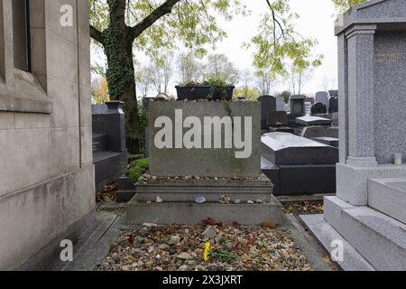 Parigi, Francia, 11 novembre 2023. La tomba del romanziere americano, poeta, drammaturgo e collezionista d'arte Gertrude Stein (1874-1946), nella 94a divisione del cimitero di Pere-Lachaise. ©Isabella De Maddalena/opale.Photo Foto Stock