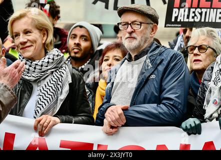 Londra, Regno Unito. Marcia nazionale per la Palestina. Juliet Stevenson e Jeremy Corbyn guidarono la dodicesima dimostrazione nazionale con 200.000 attivisti che marciavano da Parliament Square a Hyde Park. Crediti: michael melia/Alamy Live News Foto Stock