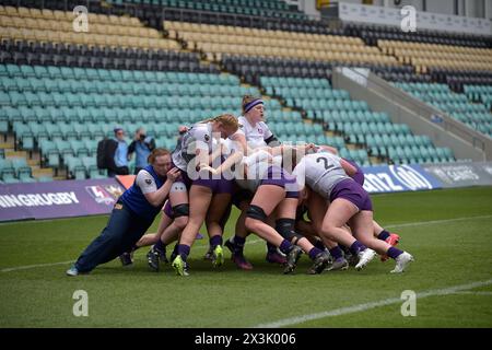 NORTHAMPTON, INGHILTERRA - Sab 27-aprile -2024: Loughborough Lightning in Warm Up durante l'Allianz Premiership Women's Rugby match tra Loughborough Lightning e sale Sharks ai Franklin's Gardens il 27-aprile -2024: A Northampton, Inghilterra . Crediti: PATRICK ANTHONISZ/Alamy Live News Foto Stock