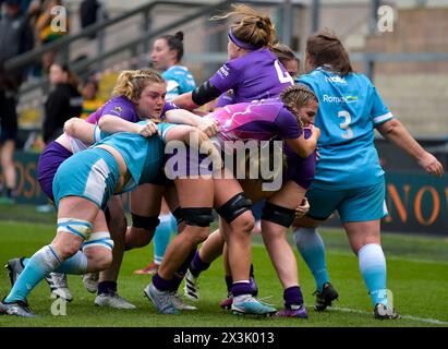 NORTHAMPTON, INGHILTERRA - Sab 27-aprile -2024: Match action durante l'Allianz Premiership Women's Rugby match tra Loughborough Lightning e sale Sharks ai Franklin's Gardens il 27-aprile -2024: A Northampton, Inghilterra . Crediti: PATRICK ANTHONISZ/Alamy Live News Foto Stock