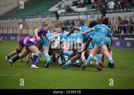 NORTHAMPTON, INGHILTERRA - Sab 27-aprile -2024: Match action durante l'Allianz Premiership Women's Rugby match tra Loughborough Lightning e sale Sharks ai Franklin's Gardens il 27-aprile -2024: A Northampton, Inghilterra . Crediti: PATRICK ANTHONISZ/Alamy Live News Foto Stock