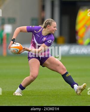 NORTHAMPTON, INGHILTERRA - Sab 27-aprile -2024: Lia Green di Loughborough Lightning in azione durante l'Allianz Premiership Women's Rugby match tra Loughborough Lightning e sale Sharks ai Franklin's Gardens il 27-aprile-2024: A Northampton, Inghilterra . Crediti: PATRICK ANTHONISZ/Alamy Live News Foto Stock