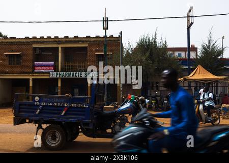 gente che si occupa di affari, ouagadougou, burkina faso Foto Stock