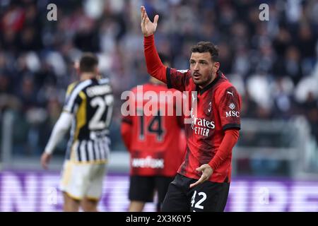 Torino, Italia. 27 aprile 2024. Alessandro Florenzi dell'AC Milan gesti durante la partita di serie A tra Juventus FC e AC Milan allo Stadio Allianz il 27 aprile 2024 a Torino. Crediti: Marco Canoniero/Alamy Live News Foto Stock