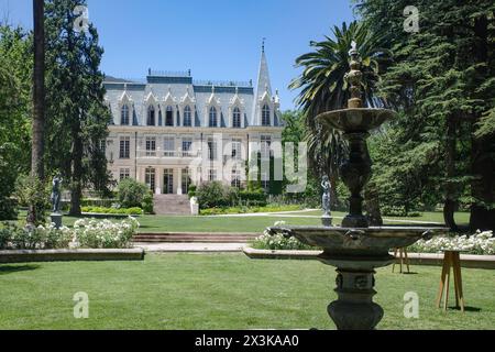 Pirque, Cile - 24 novembre 2023: Giardini botanici presso l'hotel Las Majadas vicino Santiago, Cile Foto Stock