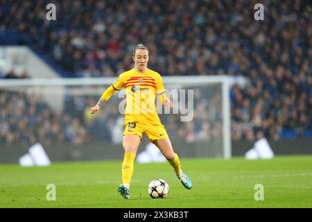 27 aprile 2024; Stamford Bridge, Londra, Inghilterra: UEFA Womens Champions League Football, semifinale, seconda tappa, Chelsea contro Barcellona; Lucy Bronzo di Barcellona Foto Stock