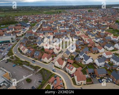 Veduta aerea di nuovi alloggi nella zona di Kingsmere di Bicester, Oxfordshire, Regno Unito. Foto Stock