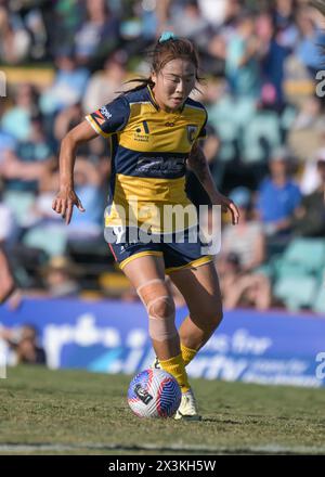 Lilyfield, Australia. 27 aprile 2024. Il Wurigumula del Central Coast Mariners FC è visto in azione durante la semifinale della stagione Liberty A-League 2023-24 tra il Sydney FC e il Central Coast Mariners FC tenutasi al Leichhardt Oval. Punteggio finale; Sydney FC 1 : 1 Central Coast Mariners FC. Credito: SOPA Images Limited/Alamy Live News Foto Stock