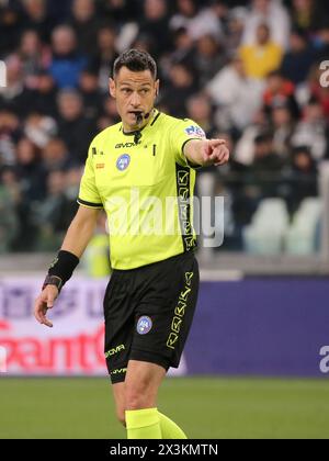 Torino, Italia. 27 aprile 2024. Maurizio Mariani arbitro durante Juventus FC vs AC Milan, partita di calcio italiano di serie A A Torino, aprile 27 2024 Credit: Independent Photo Agency/Alamy Live News Foto Stock