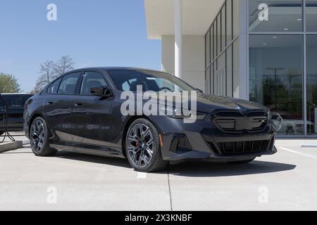 Lafayette - 25 aprile 2024: Esposizione BMW i5 M60 xDrive berlina presso una concessionaria. BMW offre i5 M60 xDrive con trazione integrale a doppio motore elettrico. IL MIO: 2024 Foto Stock