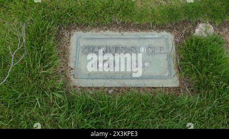 Glendale, California, USA 26 aprile 2024 Actor Charles Ogle grave in Sunrise Slope al Forest Lawn Memorial Park il 26 aprile 2024 a Glendale, California, USA. Ha interpretato Frankenstein nel primo schermo. Foto di Barry King/Alamy Stock Photo Foto Stock