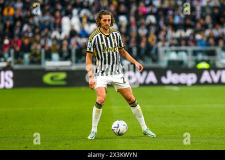 Adrien Rabiot della Juventus FC durante la partita tra Juventus FC e AC Milan il 30 aprile 2024 all'Allianz Stadium di Torino. Foto Stock