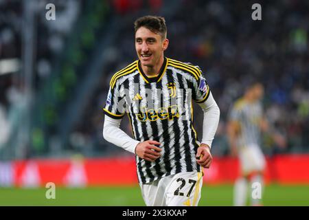 Andrea Cambiaso durante la partita tra Juventus FC e AC Milan il 30 aprile 2024 all'Allianz Stadium di Torino. Foto Stock