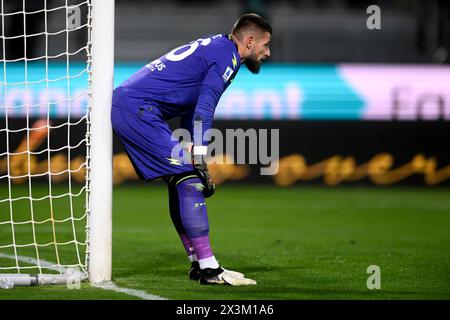 Benoit Costil della US Salernitana durante la partita di serie A tra Frosinone calcio e US Salernitana allo stadio Benito stirpe di Frosinone (Italia), 26 aprile 2024. Foto Stock