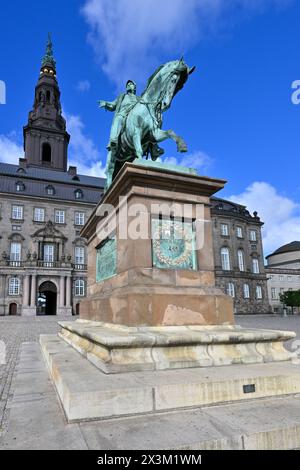 Copenaghen, Danimarca - 18 luglio 2023. Statua equestre di Federico VII Foto Stock