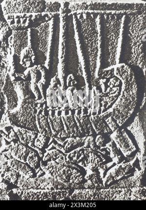 Rilievo raffigurante una nave Hittite. Foto della metà del XX secolo. Foto Stock