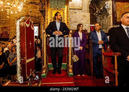 Larnaca, Cipro. 27 aprile 2024. Il presidente di Cipro Nikos Christodoulides è visto all'interno della chiesa, Larnaca, Cipro, il 27 aprile 2024. La gente si riunisce per la celebrazione della risurrezione di Lazzaro nella chiesa ortodossa di San Lazzaro a Larnaca, una settimana prima della Pasqua ortodossa. San Lazzaro è il santo patrono di Larnaca. (Foto di Kostas Pikoulas/Sipa USA). Crediti: SIPA USA/Alamy Live News Foto Stock