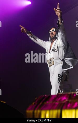 Newcastle, Regno Unito - Elvana, Elvis fronteggiò i Nirvana si esibirono il 27 aprile all'O2 City Hall di Newcastle nell'ultima notte del loro tour nel Regno Unito. Foto di Jill o'Donnell/Alamy Live News Foto Stock