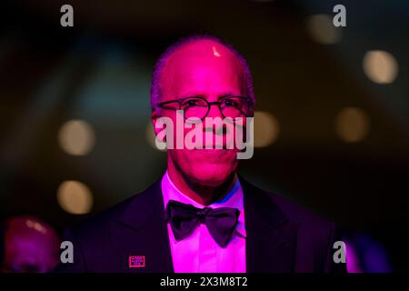 Washington, Stati Uniti. 27 aprile 2024. Il giornalista Lester Holt arriva alla cena dei corrispondenti della Casa Bianca al Washington Hilton di Washington DC sabato 27 aprile 2024. Foto di Bonnie Cash/Pool/ABACAPRESS.COM credito: Abaca Press/Alamy Live News Foto Stock