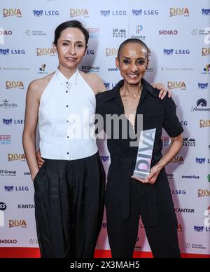 Londra, Regno Unito. 26 aprile 2024. Kate Holderness e Adele Roberts hanno partecipato ai DIVA Awards 2024 presso le sale De Vere Grand Connaught di Londra. Credito: SOPA Images Limited/Alamy Live News Foto Stock